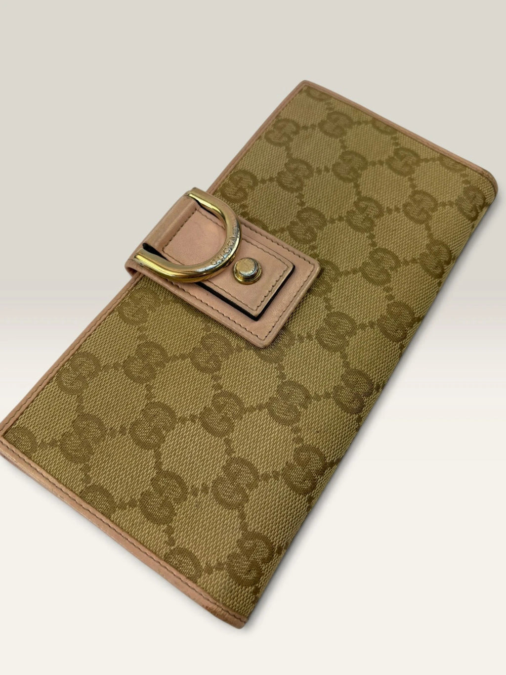 Gucci beige pink long wallet GG canvas with gold-tone Horsebit clasp and leather trim.