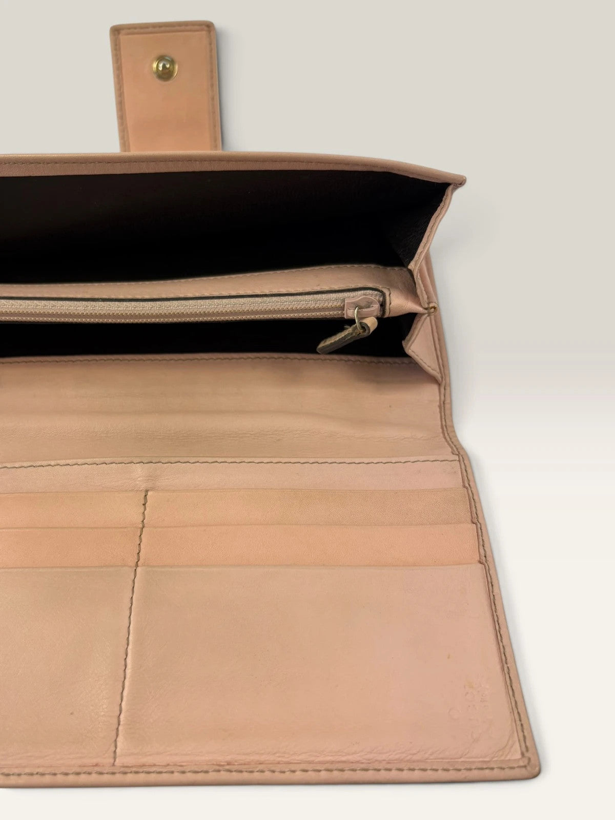 Gucci beige pink long wallet GG canvas with gold-tone Horsebit clasp and leather trim.