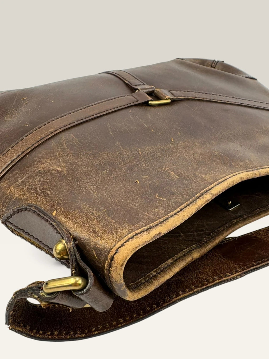 Gucci brown leather shoulder bag oversized interlocking GG logo gold hardware vintage patina