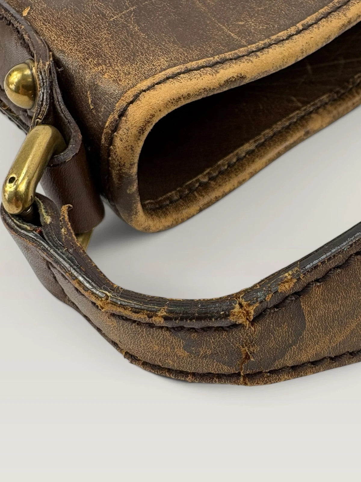 Gucci brown leather shoulder bag oversized interlocking GG logo gold hardware vintage patina