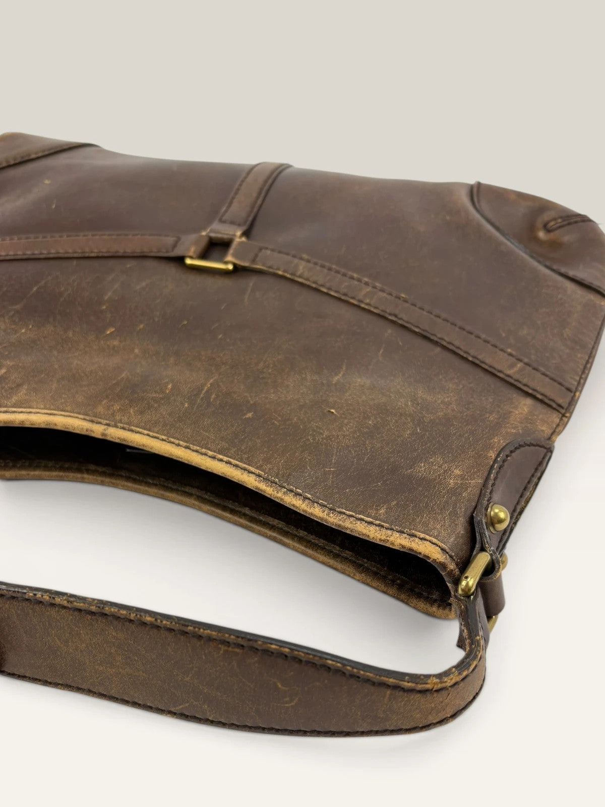Gucci brown leather shoulder bag oversized interlocking GG logo gold hardware vintage patina